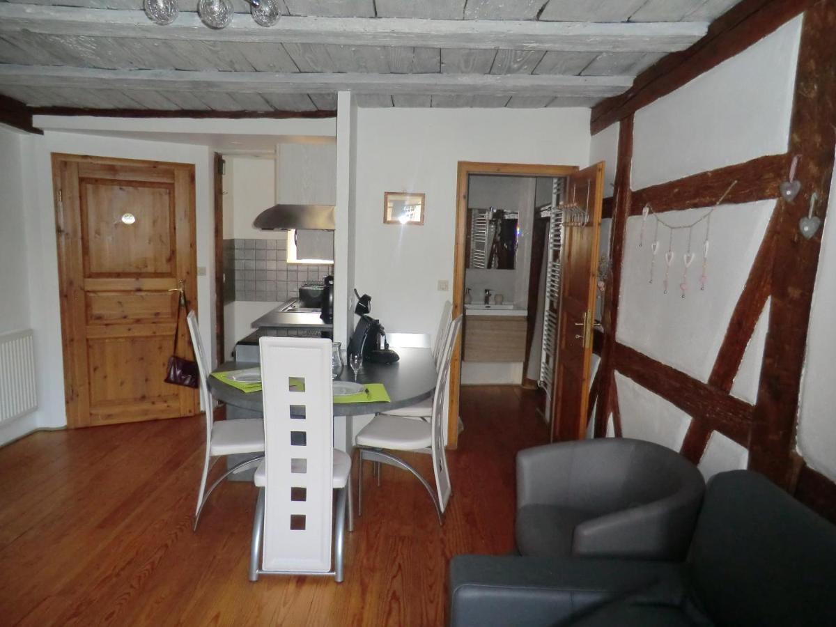 Apartment Par Ci, Par La